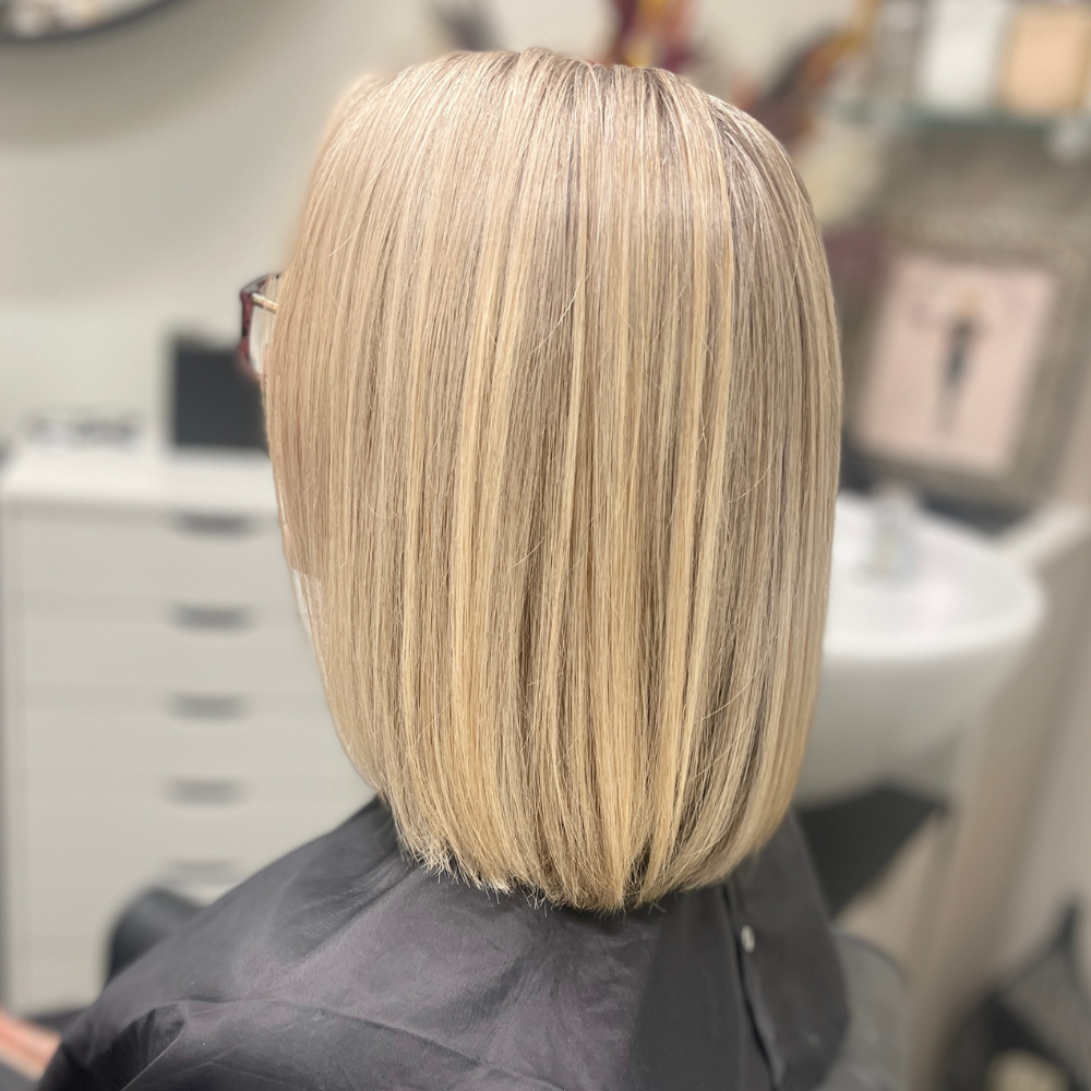 Women’s Haircut & Styling